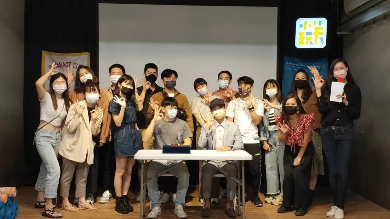 Leo 過往催眠課程的學員合照